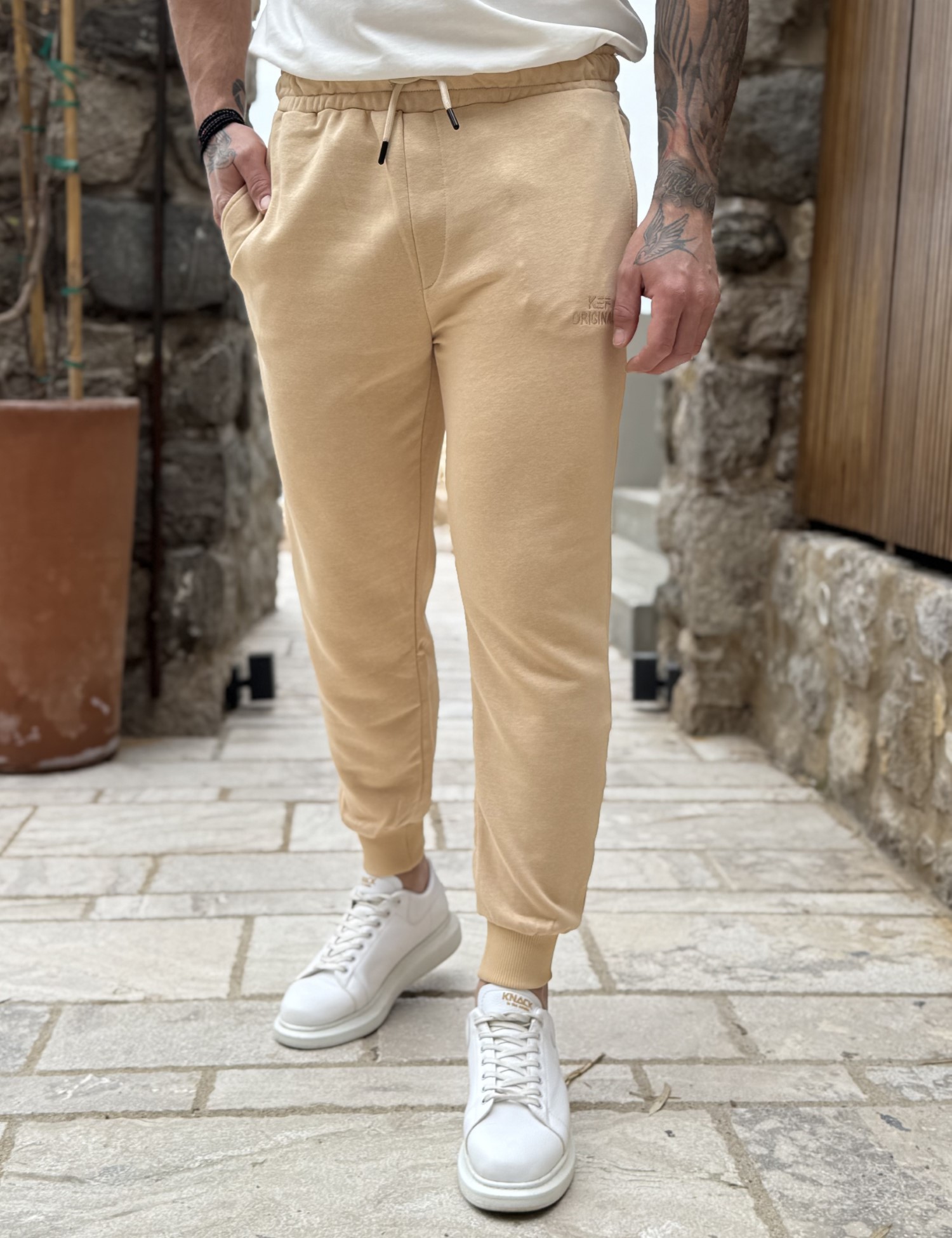 Ανδρική ώχρα αθλητική φόρμα με λάστιχο KEF2614 φωτογραφία